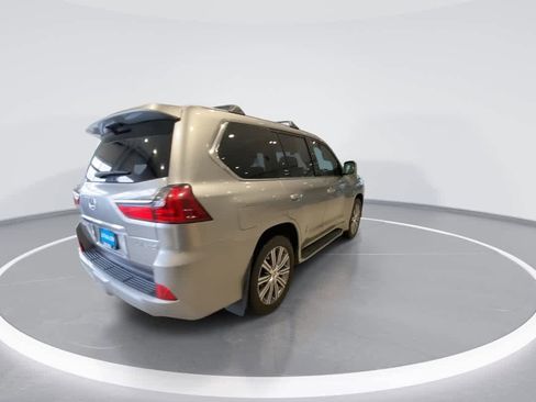 Used 2017 Lexus LX 570 4WD w/ Luxury Package image 8