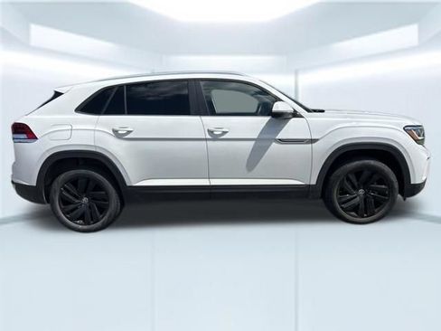 Used 2023 Volkswagen Atlas Cross Sport SE w/ Panoramic Sunroof Package FWD image 5
