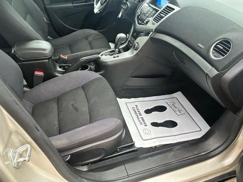 Used 2013 Chevrolet Cruze LT FWD image 12