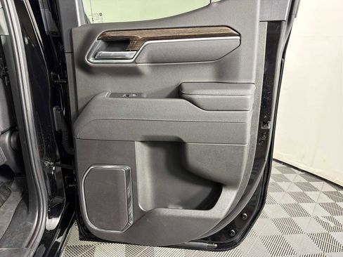 Used 2025 GMC Sierra 1500 Elevation image 14