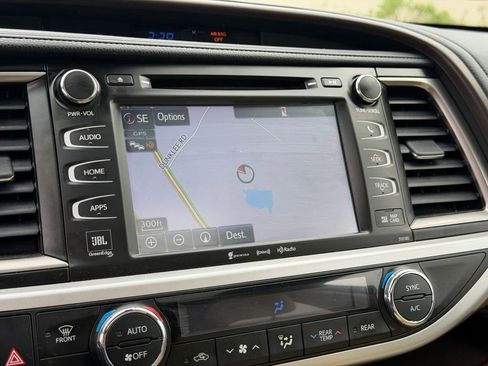 Used 2018 Toyota Highlander Limited AWD/4WD image 10