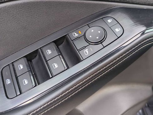 Used 2023 Nissan Rogue SV image 22