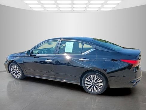 Used 2023 Nissan Altima 2.5 SV FWD image 9