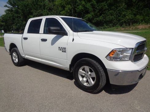 Used 2022 RAM 1500 Classic SLT w/ Electronics Group AWD/4WD image 8