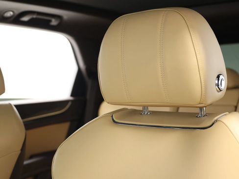Used 2021 Bentley Bentayga AWD/4WD image 23