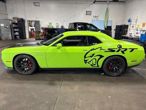 Used 2015 Dodge Challenger SRT Hellcat RWD image 3