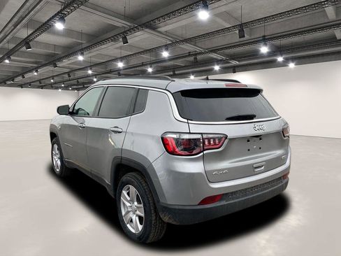 Used 2022 Jeep Compass Latitude w/ Convenience Group AWD/4WD image 5