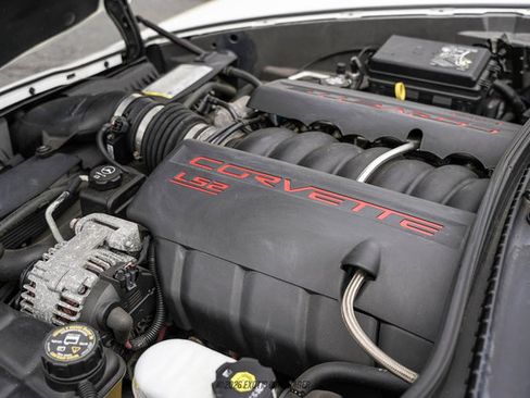 Used 2006 Chevrolet Corvette Convertible w/ Preferred Equipment Group RWD image 24