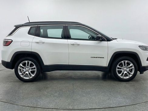 Used 2025 Jeep Compass Limited AWD/4WD image 11