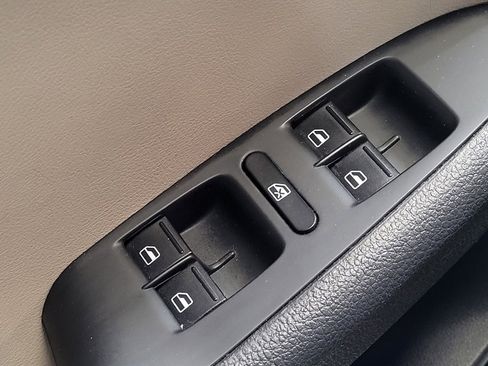 Used 2017 Volkswagen Jetta SE FWD image 27