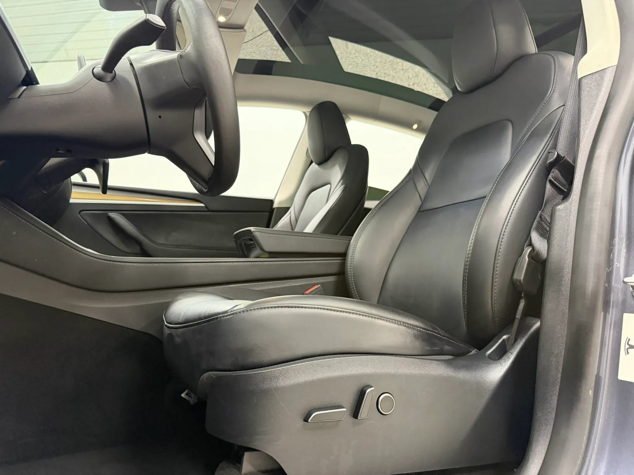Used 2023 Tesla Model Y Long Range AWD/4WD image 15