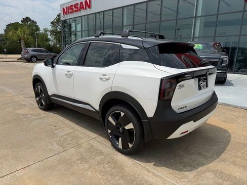 New 2026 Nissan Kicks SR FWD image 3