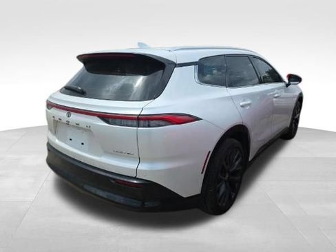 Used 2025 Toyota Crown Signia w/ Advanced Technology Package AWD/4WD image 4