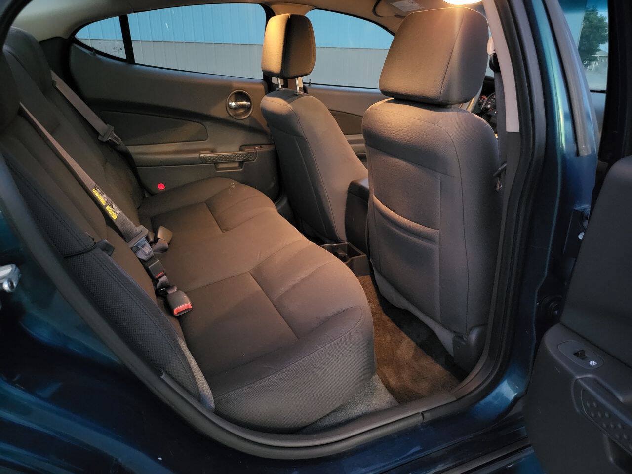 Used 2005 Pontiac Grand Prix w/ Drivers Plus Package FWD image 9
