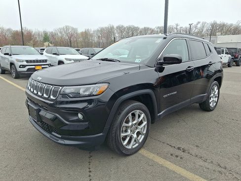 Certified 2022 Jeep Compass Latitude AWD/4WD image 3