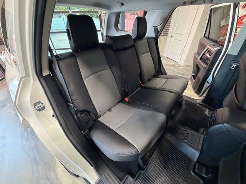 Used 2022 Toyota 4Runner SR5 Premium w/ Moonroof Package AWD/4WD image 5