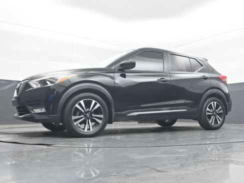 Used 2018 Nissan Kicks SR FWD image 26