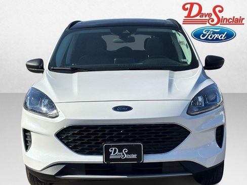 Used 2022 Ford Escape SE w/ Cold Weather Package image 2