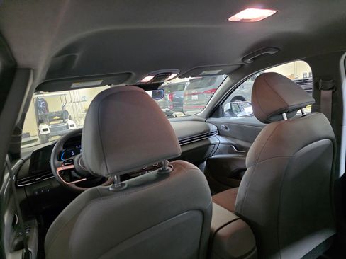 Certified 2025 Hyundai Elantra SE FWD image 15