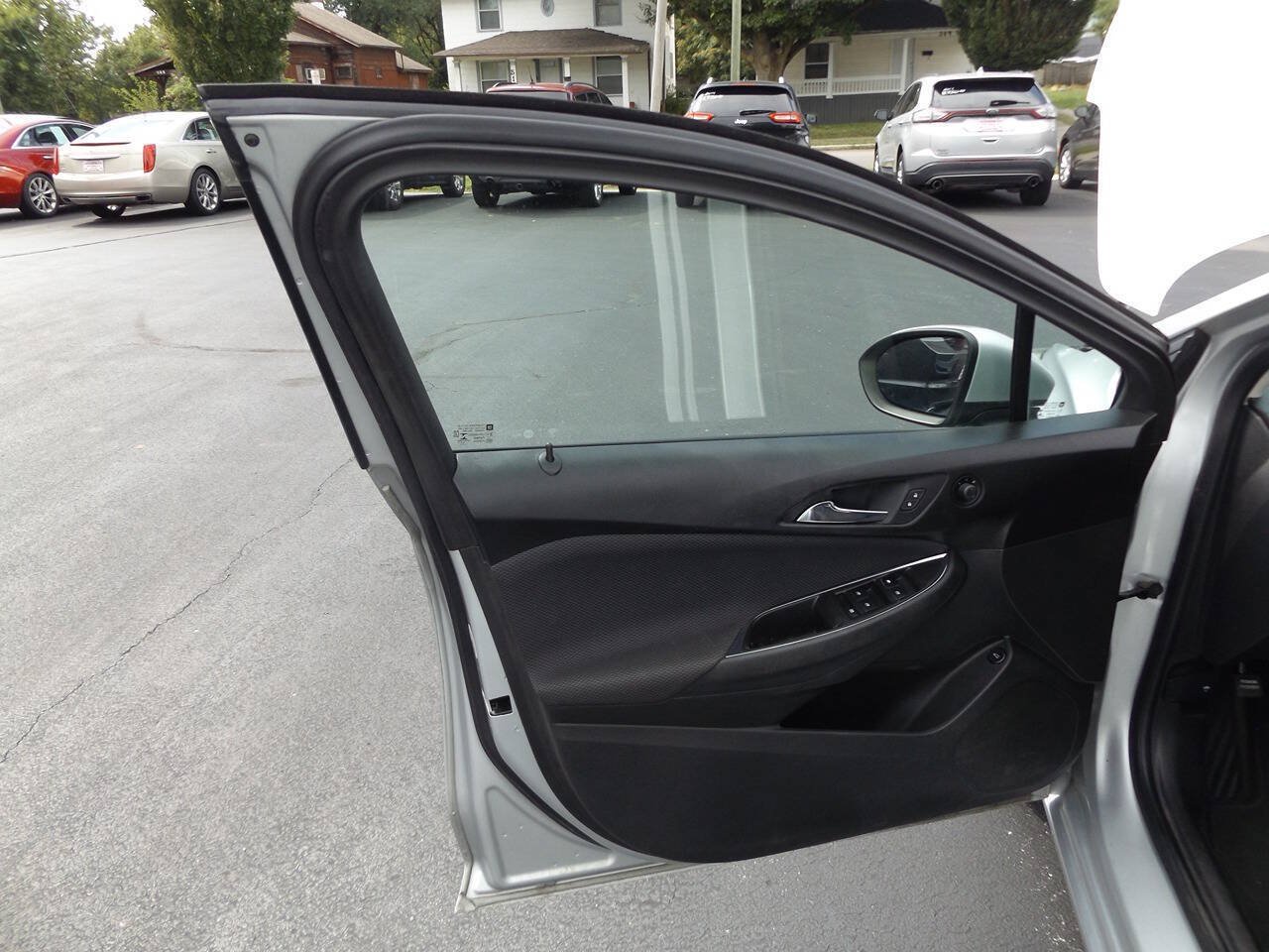 Used 2017 Chevrolet Cruze LS FWD image 18