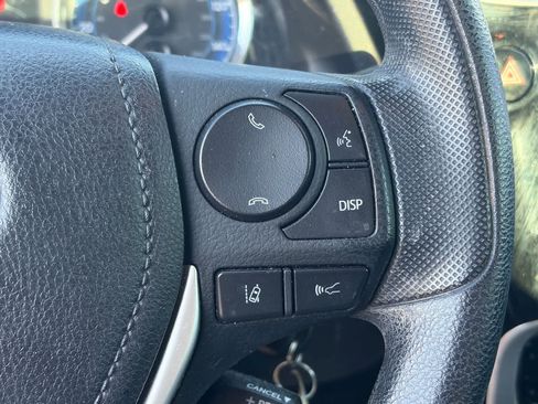 Used 2018 Toyota Corolla LE w/ Carpet Mat Package (TMS) FWD image 12