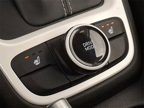 Used 2022 Hyundai Venue Limited image 22