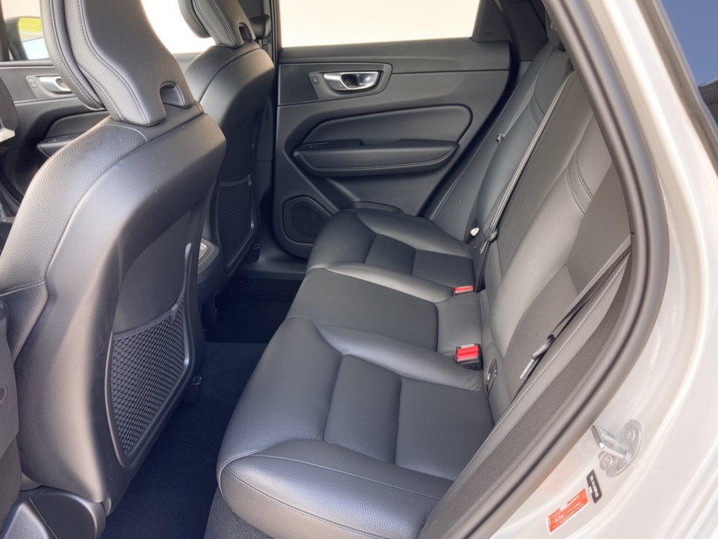 Certified 2024 Volvo XC60 B5 Plus AWD/4WD image 25