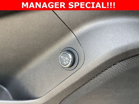 Certified 2023 GMC Acadia SLT image 33