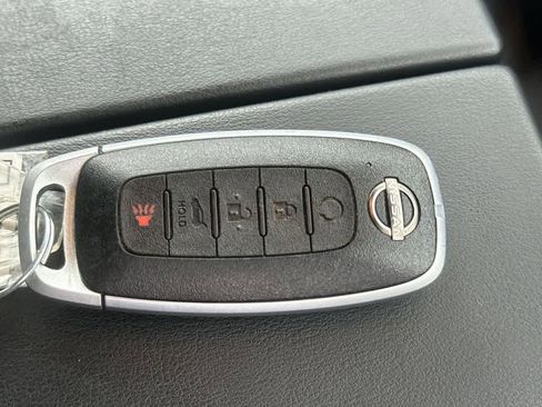 Used 2025 Nissan Rogue SV w/ SV Premium Package FWD image 28