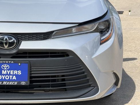 Used 2024 Toyota Corolla LE FWD image 4