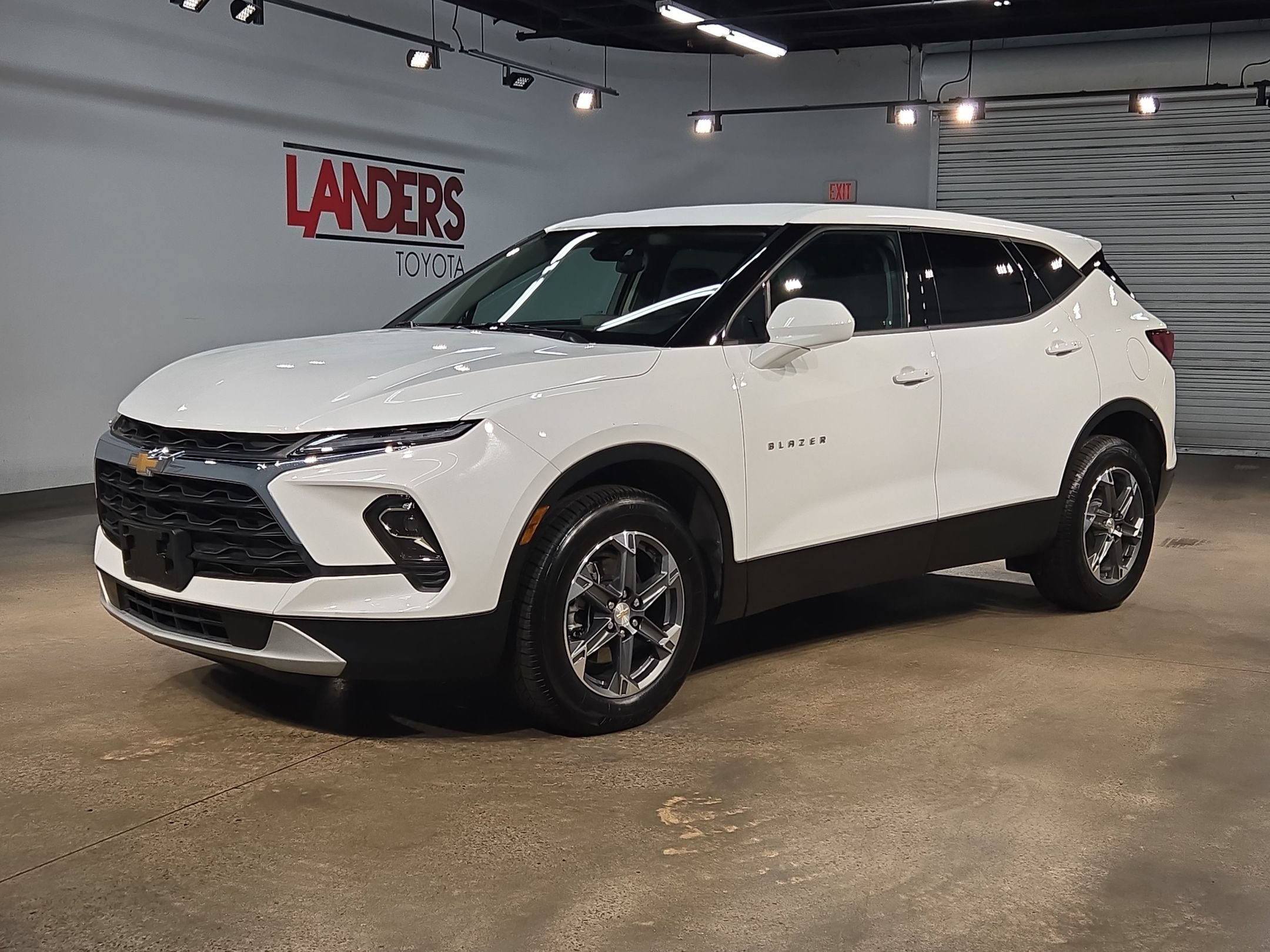 Used 2025 Chevrolet Blazer LT AWD/4WD image 3