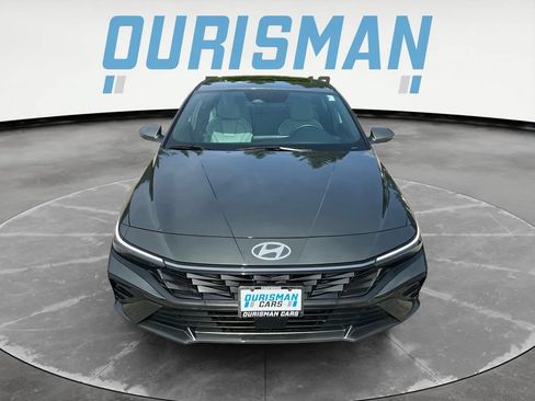 Used 2025 Hyundai Elantra Limited FWD image 9