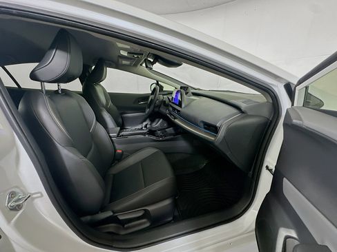 Used 2024 Toyota Prius XLE FWD image 30