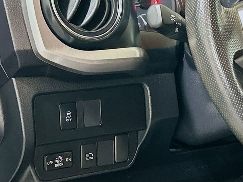 Used 2022 Toyota Tacoma SR5 RWD image 8