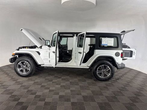 Used 2023 Jeep Wrangler Sahara image 11