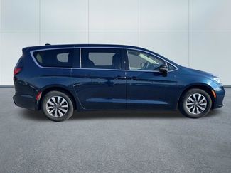 Used 2024 Chrysler Pacifica Limited FWD video 2