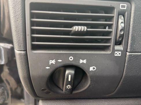 Used 2005 Chrysler Crossfire Convertible image 13