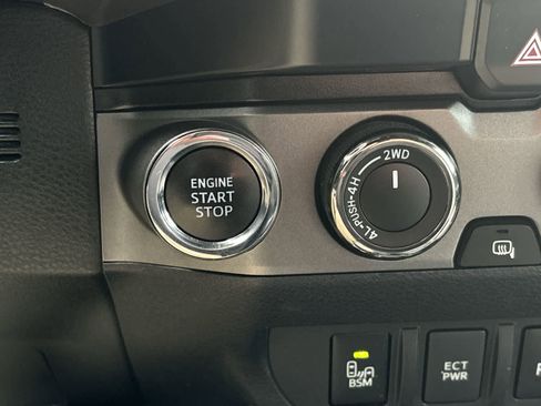 Used 2020 Toyota Tacoma TRD Off-Road w/ Technology Package image 25