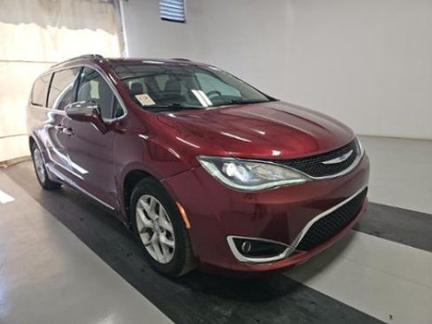 Used 2019 Chrysler Pacifica Limited FWD image 2