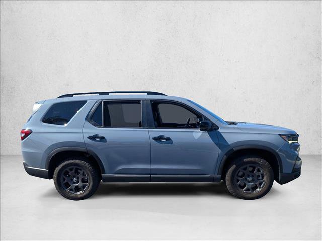 Used 2025 Honda Pilot TrailSport image 4