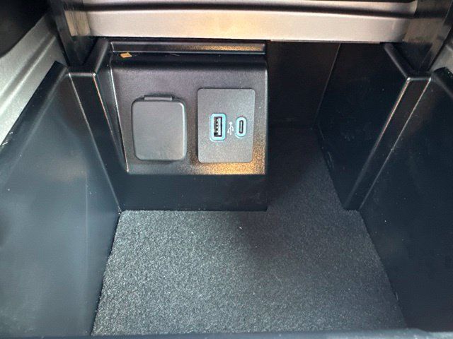 Used 2021 Ford Explorer XLT w/ Equipment Group 202A AWD/4WD image 27