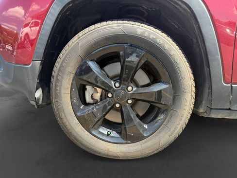 Used 2017 Jeep Cherokee Limited AWD/4WD image 14