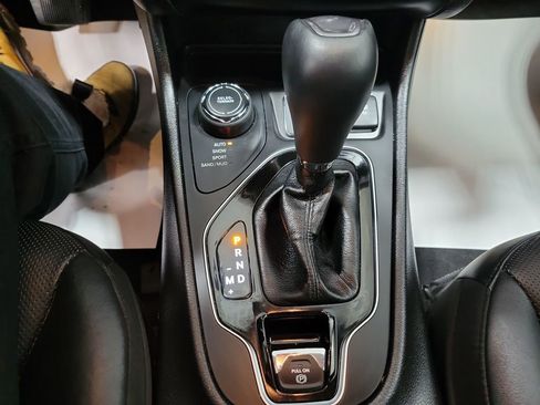 Used 2019 Jeep Cherokee Limited image 42