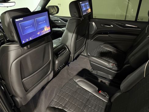 Certified 2024 Cadillac Escalade ESV V AWD/4WD image 39