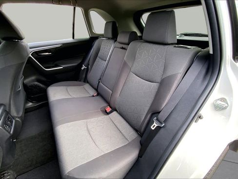 Used 2022 Toyota RAV4 XLE AWD/4WD image 19