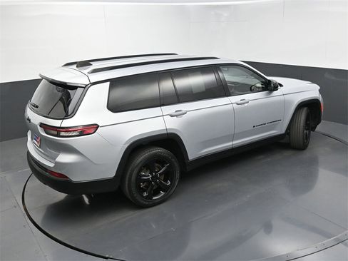 Used 2023 Jeep Grand Cherokee L Laredo image 38