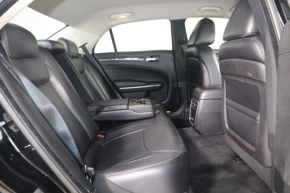 Used 2015 Chrysler 300 Limited RWD image 12
