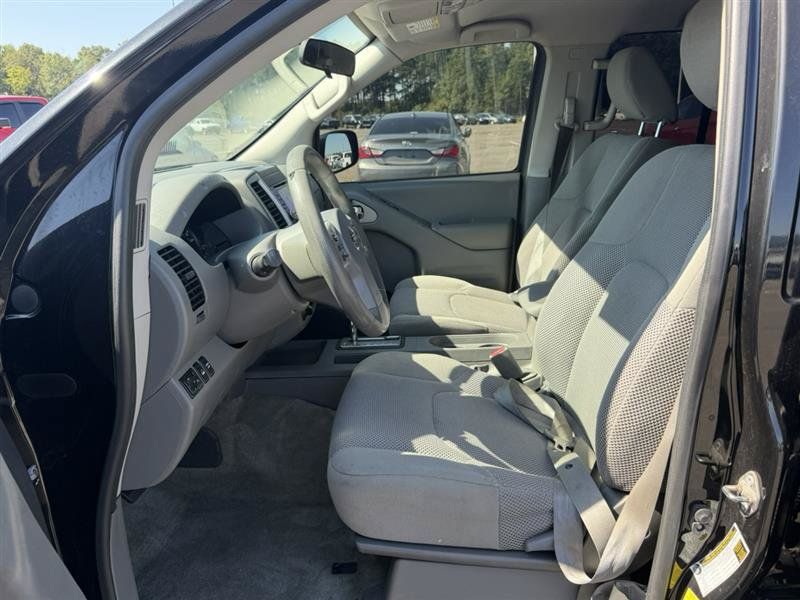 Used 2018 Nissan Frontier SV AWD/4WD image 12