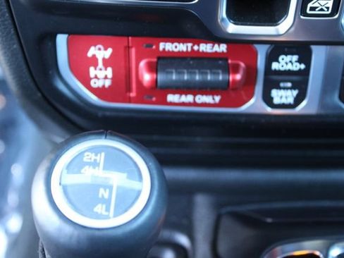Used 2022 Jeep Wrangler Unlimited Rubicon w/ LED Lighting Group AWD/4WD image 38