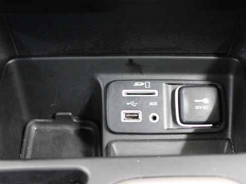 Used 2018 Jeep Cherokee Latitude Plus FWD image 27
